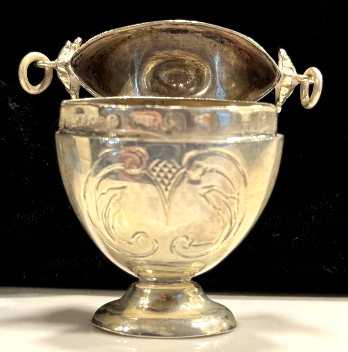 1881 STERLING SILVER GREEN MAN URN SHAPE PILL BOX HINGE LID DUTCH EXPORTED TO UK