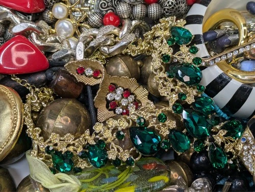 Vintage & Mod Some Signed Costume Jewelry Lot Small Priority Box FULL #149