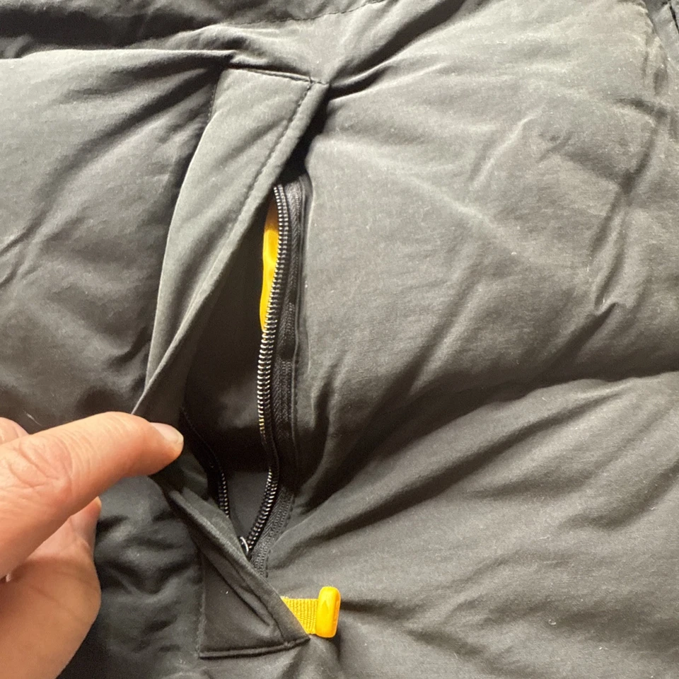 CAT MEN'S BLACK PUFFER VEST Men SIZE LARGE, WARM & HEAVY DUTY - Image 4 of 4