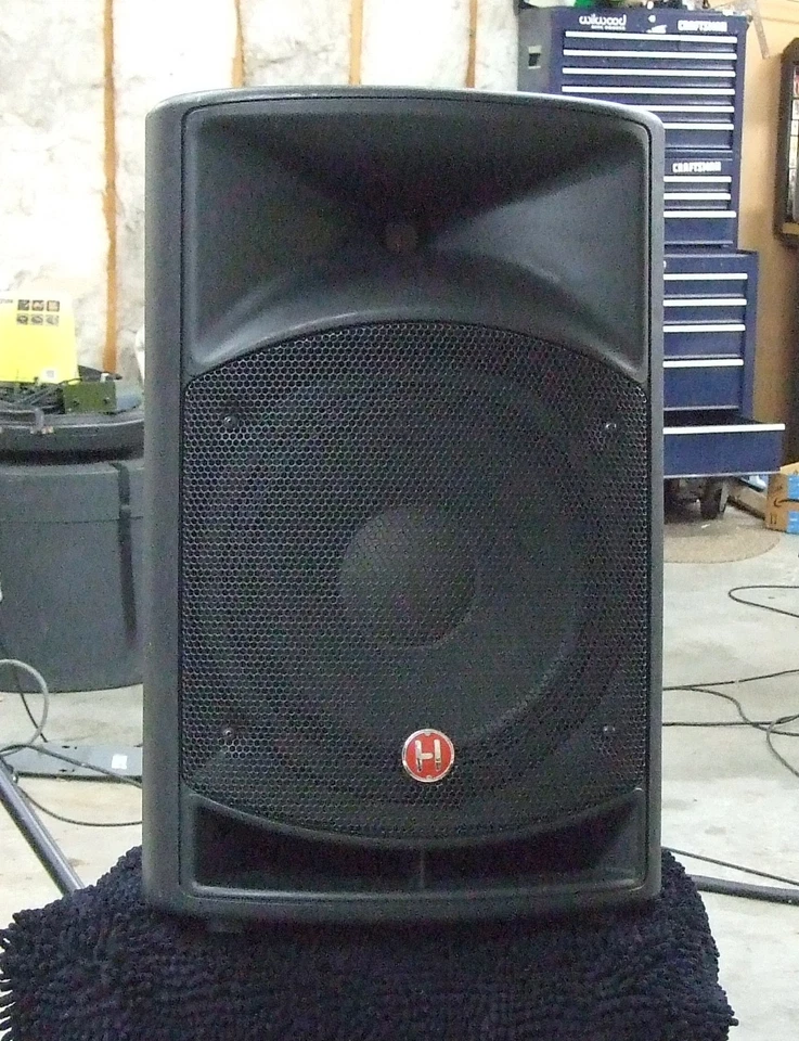 Harbinger V2112 12” driver and 1.35" compression driver, 600W Class-D amp, EQ - Image 3 of 4
