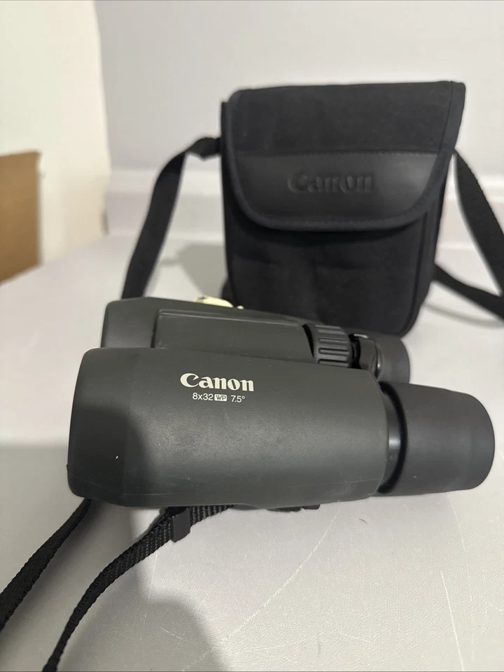 Binoculares Canon 8x32 WP de 7,5 grados Foto 2 de 4