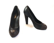 CHANEL BLACK/BROWN LEATHER CC CAP TOE PUMPS