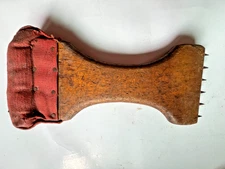 Vintage 1950s Wood Hand-held Carpet Stretcher 8"