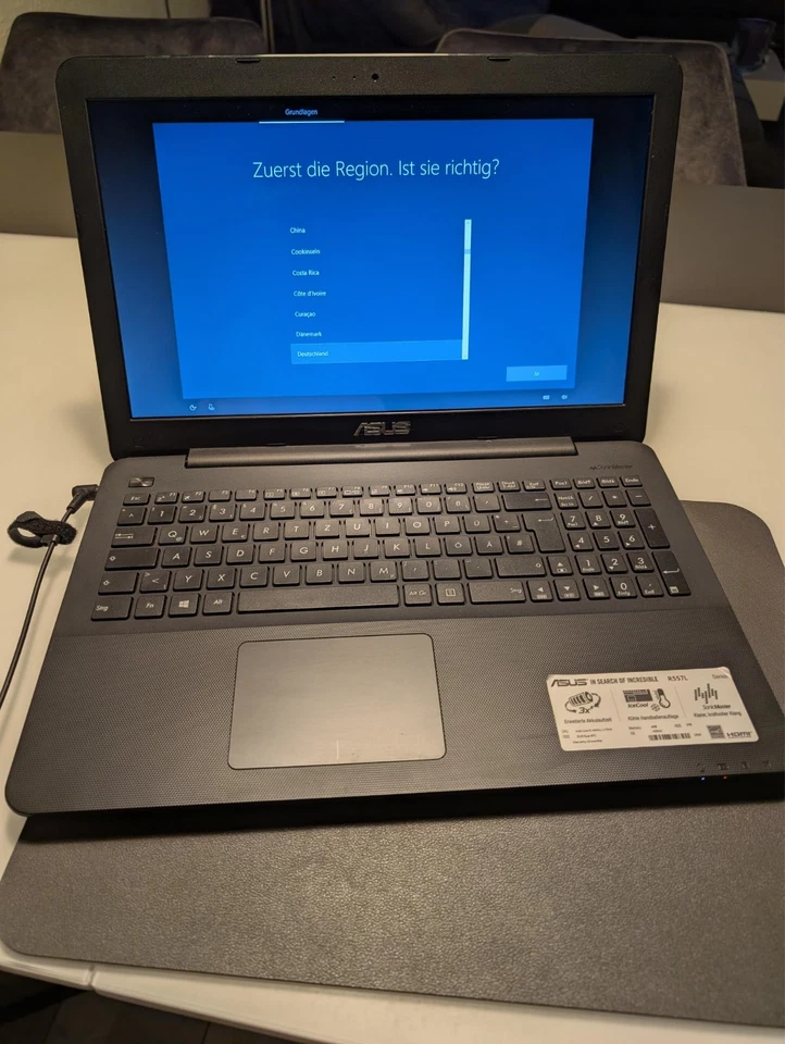 Laptop / Notebook 15,6" Asus R557L i3 4005U 1,7GHz