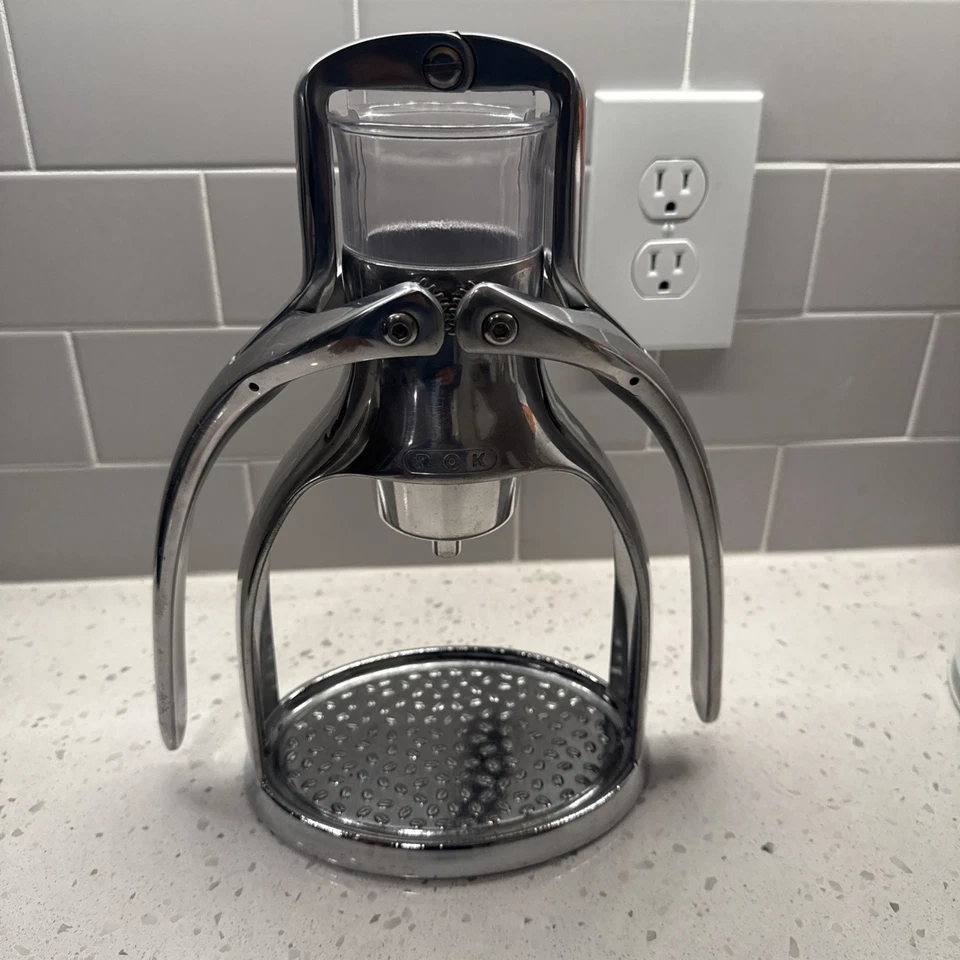 Máquina de prensa de café espresso manual ROK Presso plateada - ¡Funciona muy bien! Foto 3 de 4