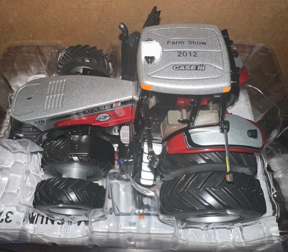 Ertl 1/32 Case Magnum 370 Tractor Dua 2012 Farm Show #14875A #217* - Image 2 of 2