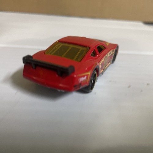 Hot Wheels Circle Tracker, Racing Kits: Stock Car Race Red - 2011 - Picture 3 of 3