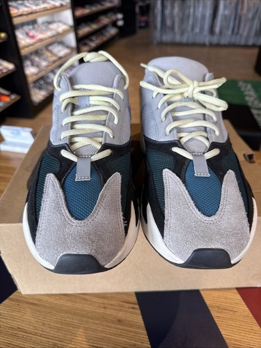 Size 10 - Adidas Yeezy 700 Wave Runner 2017 - B75571 - Picture 3 of 11