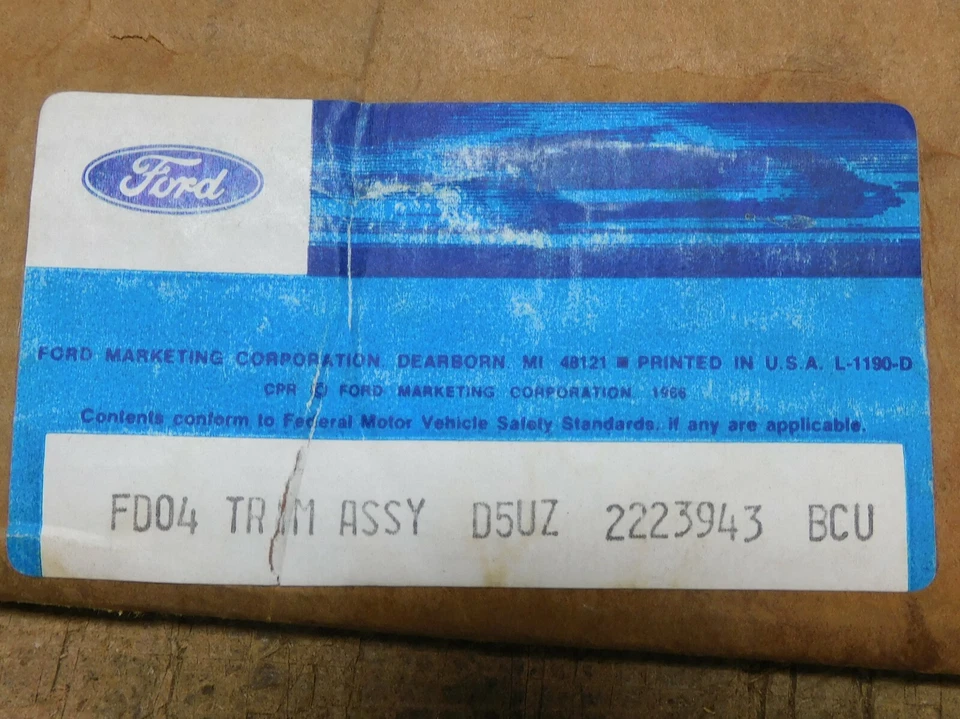 Ford E100 E150 E250 Econoline Van 1975-79 nuevo en stock bronceado claro LH panel de moldura de puerta delantera Foto 4 de 4