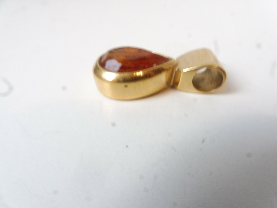 Ciondolo per collana in oro giallo massiccio 14K raffigurante la dea egizia Cleopatra, pendente della regina Nefertiti - Italia