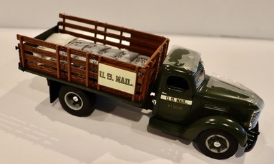 2000 FIRST GEAR DIE CAST INTERNATIONAL KB-8 US MAIL STAKE  TRUCK = 19-2450 = MIB