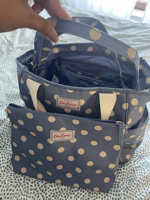 Cath Kidston Wickeltasche blau/beige gepunktet mit Schultergurt