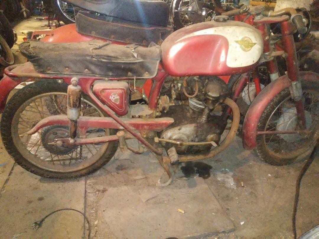 Moto Ducati 125 monoalbero da restaurare senza documenti