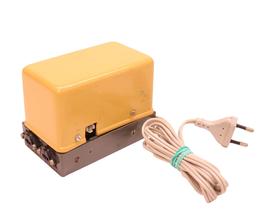 Vintage Modellbahn Trafo gelb – Transformator mit Anschlüssen – defekt / ungetes