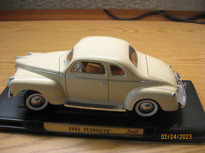1/18 1941 PLYMOUTH IN IVORY BY YATMING / ROAD CHAMPS #92398
