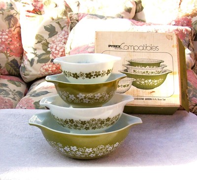 VINTAGE PYREX SPRING BLOSSOM GREEN CINDERELLA BOWL SET NIB