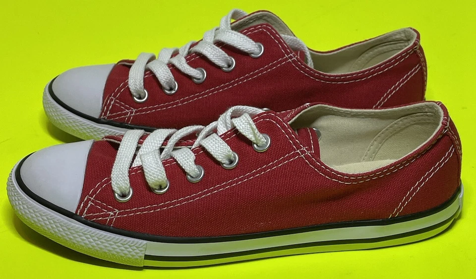 Mujer Rojo Chuck Taylor Core Ox Talla 5 NUEVO Sin Caja. Foto 4 de 4