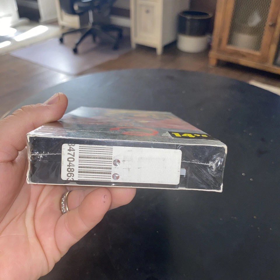 Q - The Winged Serpent (VHS, 1990) David Carradine, Richard Roundtree Foto 2 de 4