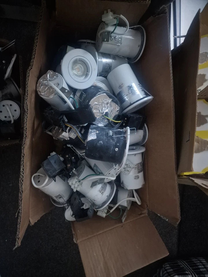 APPROX 80 RECESSED GU10 DOWNLIGHTER CEILING SPOTLIGHTS FIRE RATED JCC WITH BULBS - Image 4 of 4
