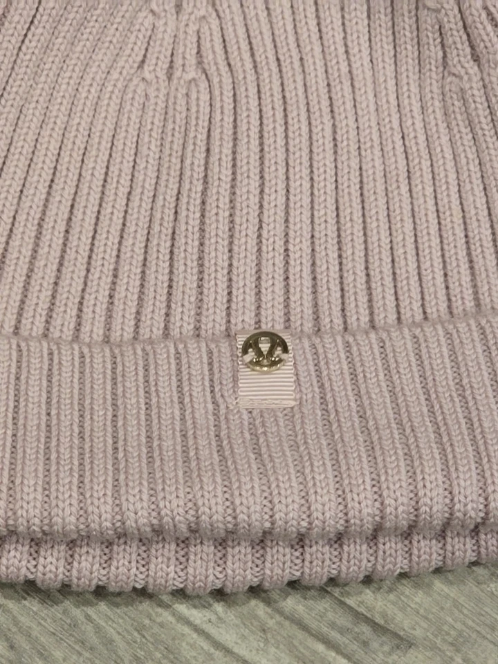 Gorra gorro rosa polvoriento Lululemon para mujer talla única OS 100 % lana merino usada en excelente estado A Foto 2 de 4