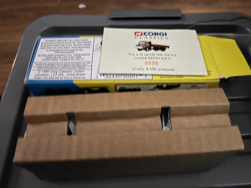 Corgi Classics R A Kembery & Sons Thames Trader Dropside Set 30201 - Image 2 of 2