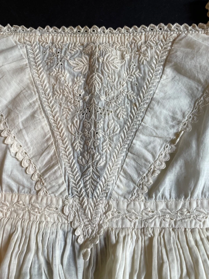 Antiguo vestido eduardiano de algodón con césped + encaje mixto para niña de los años 1890-1900 Foto 3 de 4