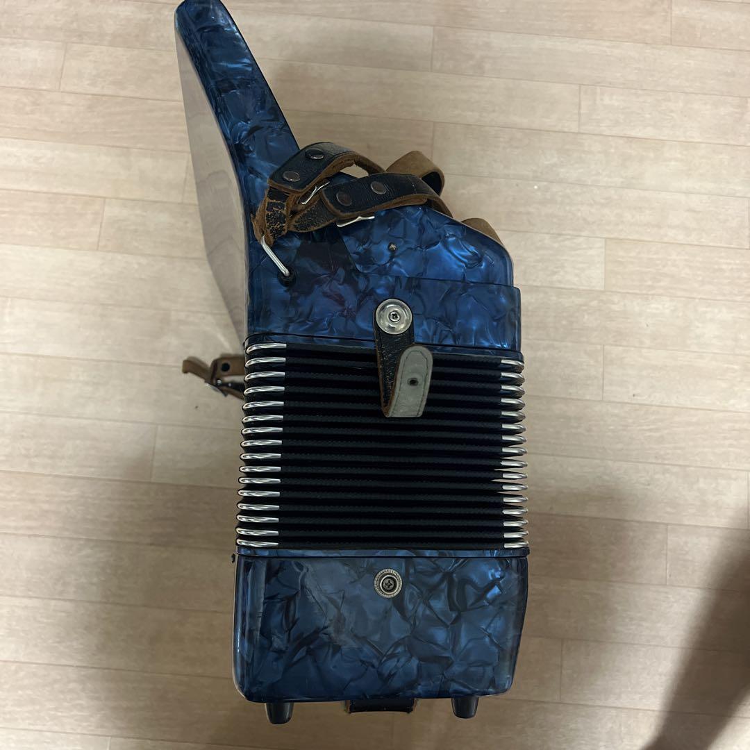 YAMAHA Accordion T-32B Blue 32 Keys Sound Tested with YAMAHA Accordion T-32B Blue 32 Keys Sound Tested with