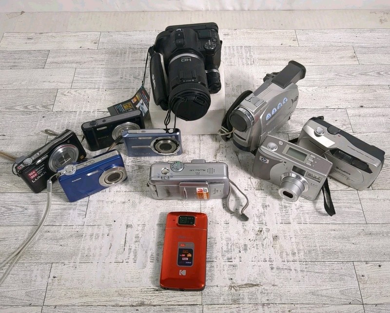 Lot of 10 Untested Digital Film Cameras/Camcorders - For Parts/Repair - Lot  #1