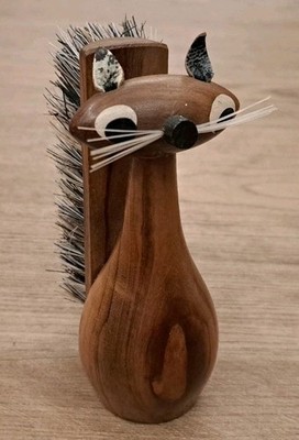 HOLZ HANDGEFERTIGTE BRAUNE KATZE / EICHHÖRNCHEN HANDFUSSEL KLEIDUNGSBÜRSTE HOLZSCHMUCK