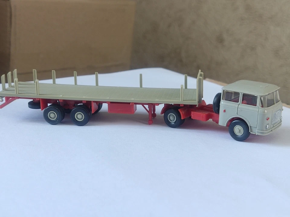 Set 2 TATRA Caprolactam Skoda 706 with timber trailer Permot Plastic Retro Car - Image 4 of 4