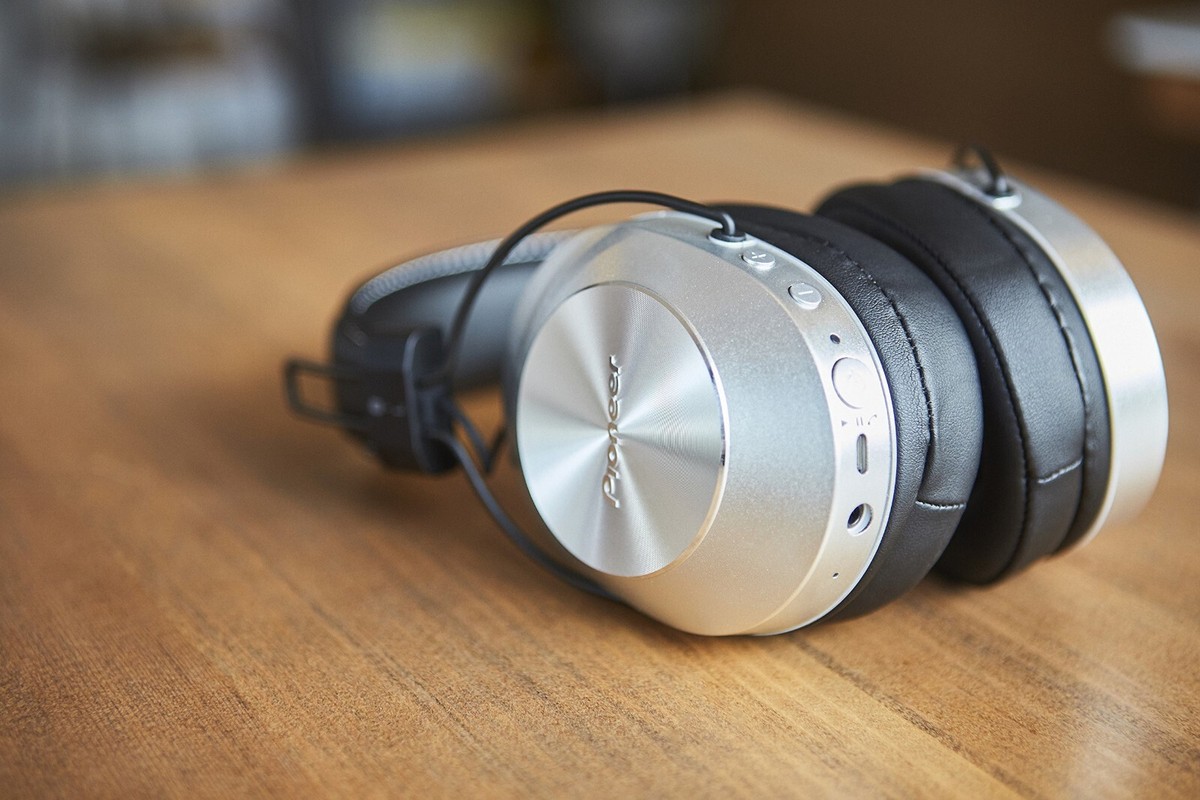 Pioneer SE-MS7BT-S Silver Bluetooth Wireless Hi-Res Closed