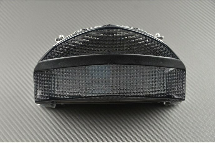 Feu arrière LED fumé CBR 929 RR : supprimez vos clignotants d'origine encombrants