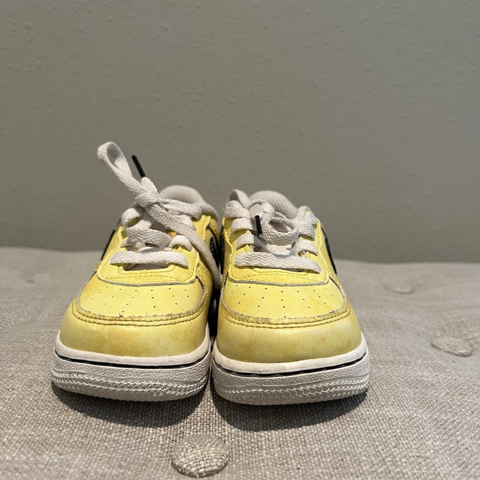 Nike Air Force 1 Niños 6.5C Amarillo “Peace Love Basketball” DC7322-700 Foto 2 de 4