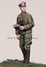 Alpine Miniature 35299 1/35 WSS Grenadier Officer