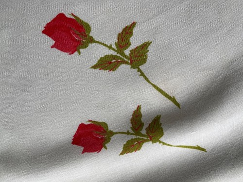 48" VERA vintage linen tablecloth white / red rose buds laundered fresh - Picture 3 of 5