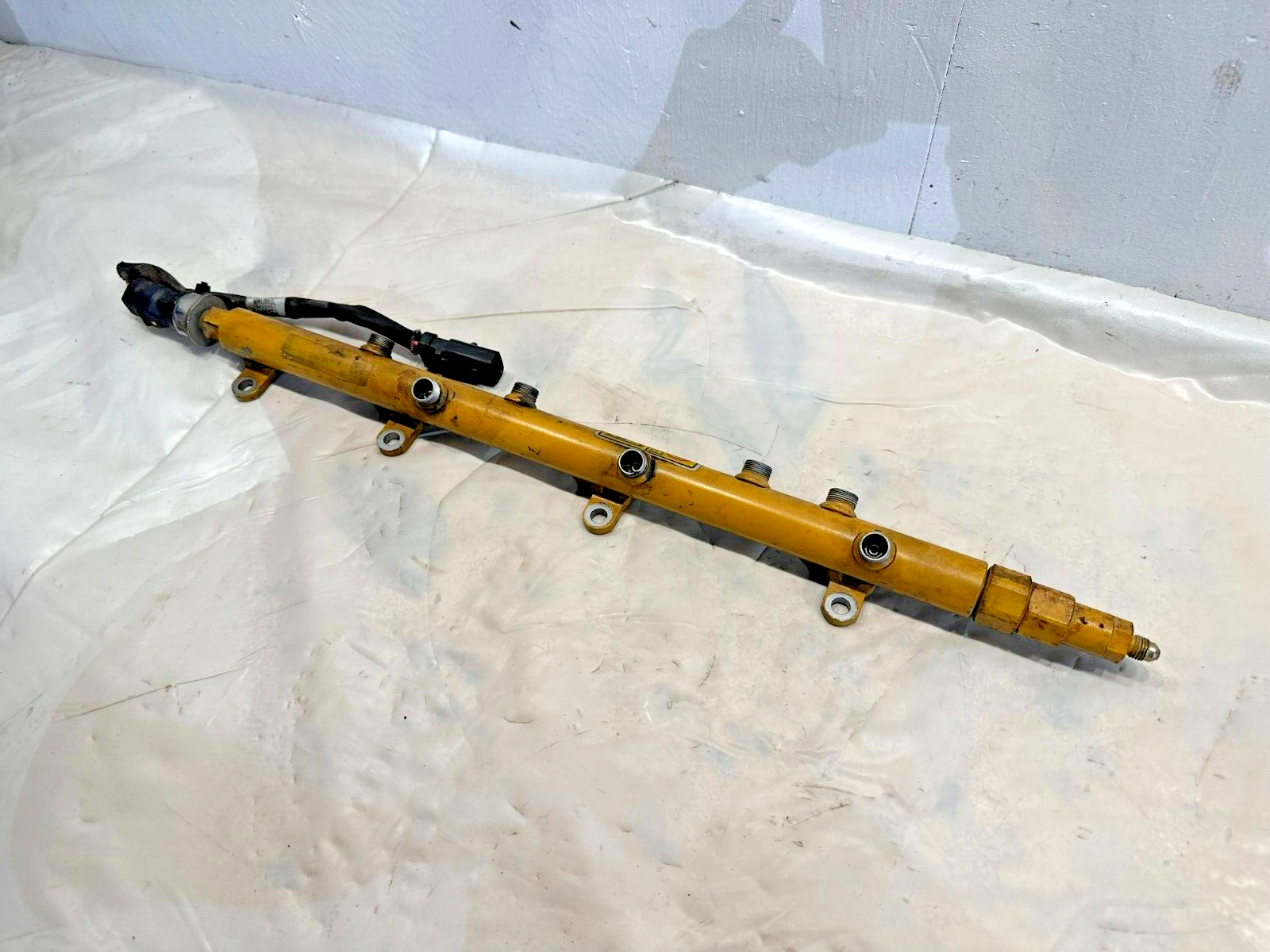 Caterpillar Diesel Engine CAT C7s Fuel Distributor Rail Manifold 
