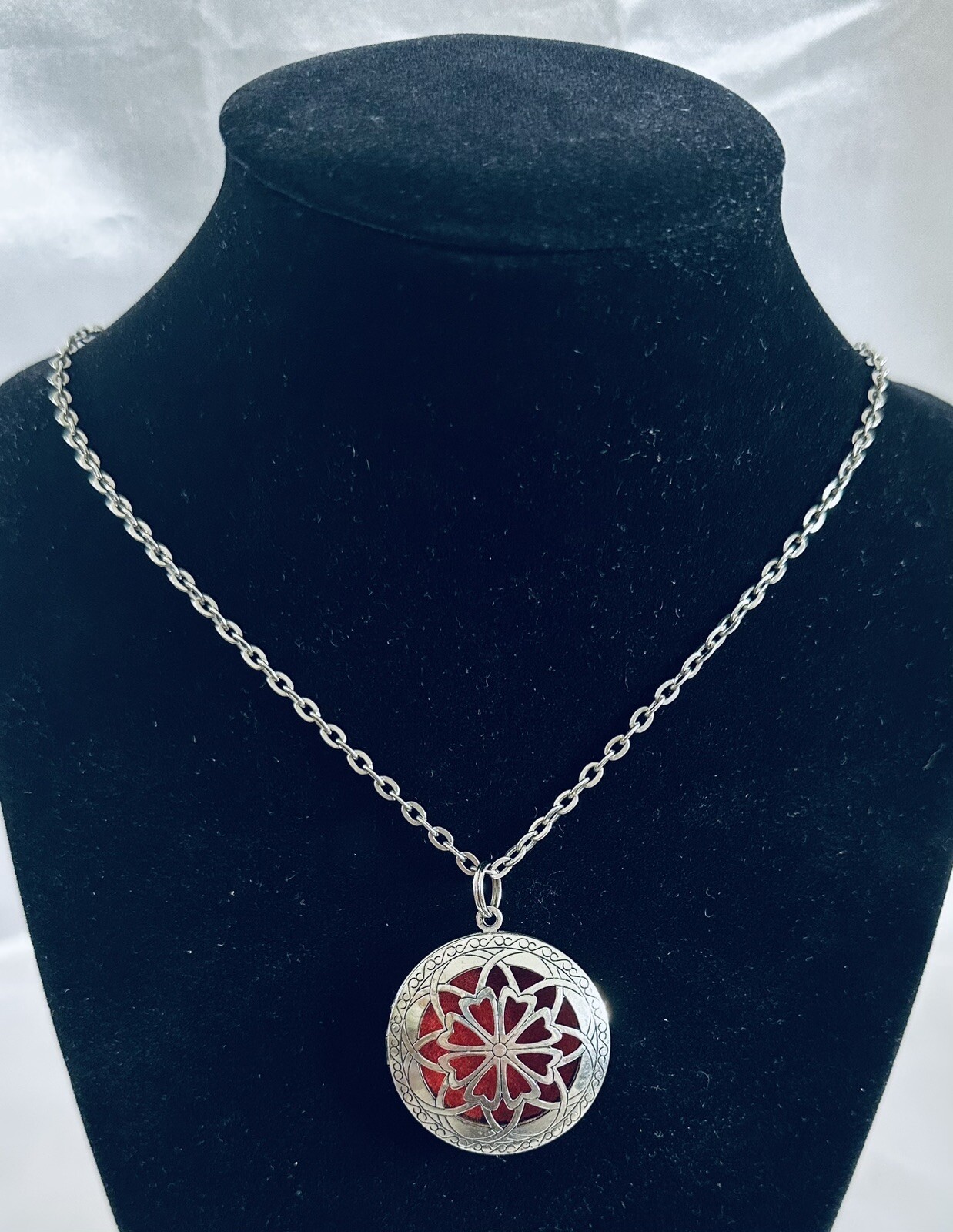 Aromatherapy Essential Oil Diffuser Locket Necklace 28 Inch-image