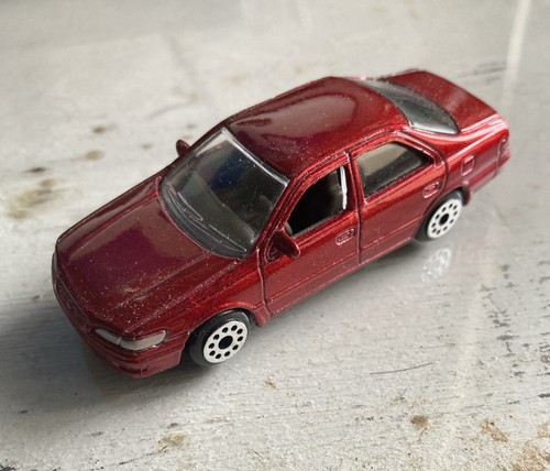 Raro Motormax Toyota Camry rojo escala 1/64