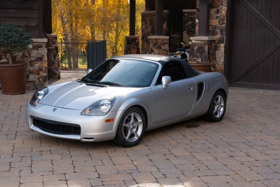 2001 Toyota MR2 Spyder Roadster 5-speed Manual - Image 3 of 4