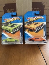 2 Hotwheels 69 Dodge Coronet Super Bee Muscle Mania 1112 Read Description
