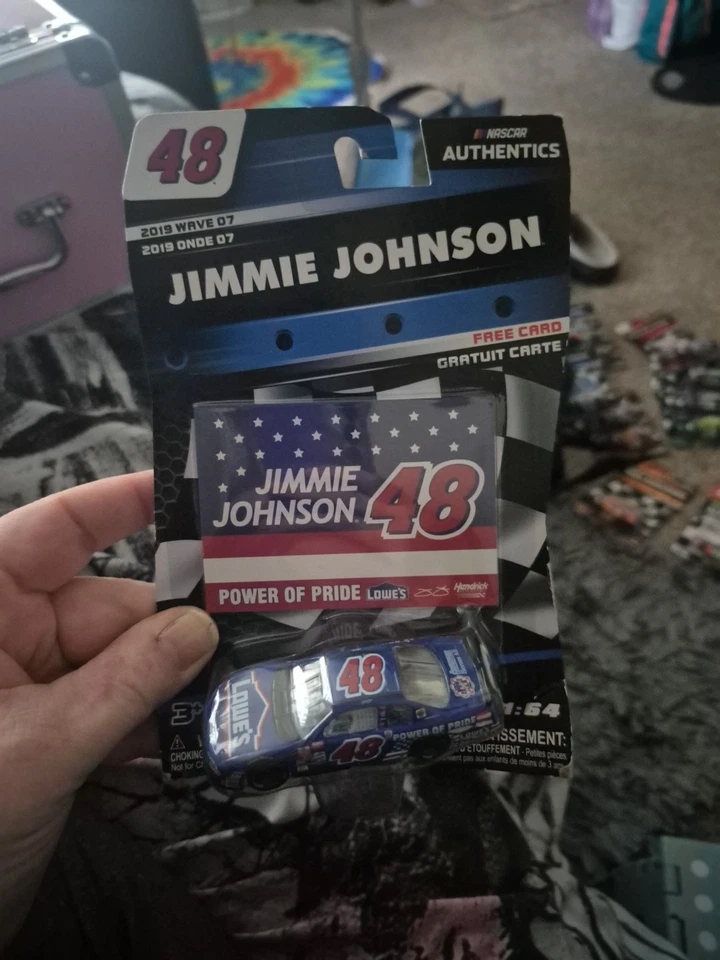 Jimmie Johnson 2019 Lowes Power of Pride 1st Start coche auténtico 1:64 Foto 2 de 2