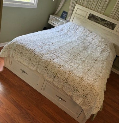 Vintage Hand Crocheted Bedspread White 84'' x 72''