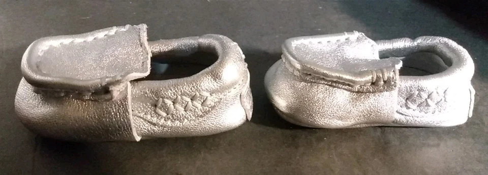 Botines UGG Bebé Infantil Talla 0/1 X-Pequeños 0-6 Meses Nuevos en Caja I Sivia Metálicos Plateados! Foto 3 de 4