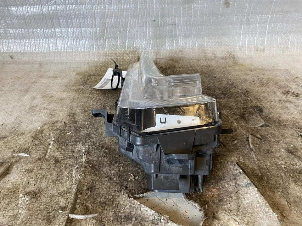 Parachoques antiniebla montado en la esquina/luz de estacionamiento para pasajeros se adapta a 16-18 MALIBU 97666 Foto 4 de 4