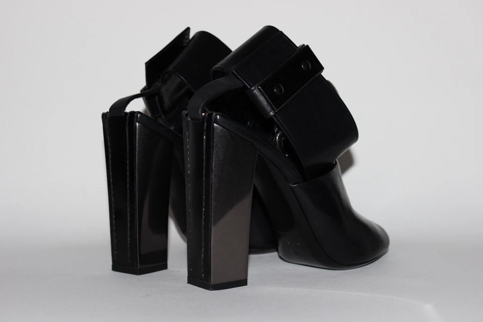 Tacones Tom Ford con hebilla grande correa en el tobillo de cuero negro. Talla 39,5 Foto 3 de 4