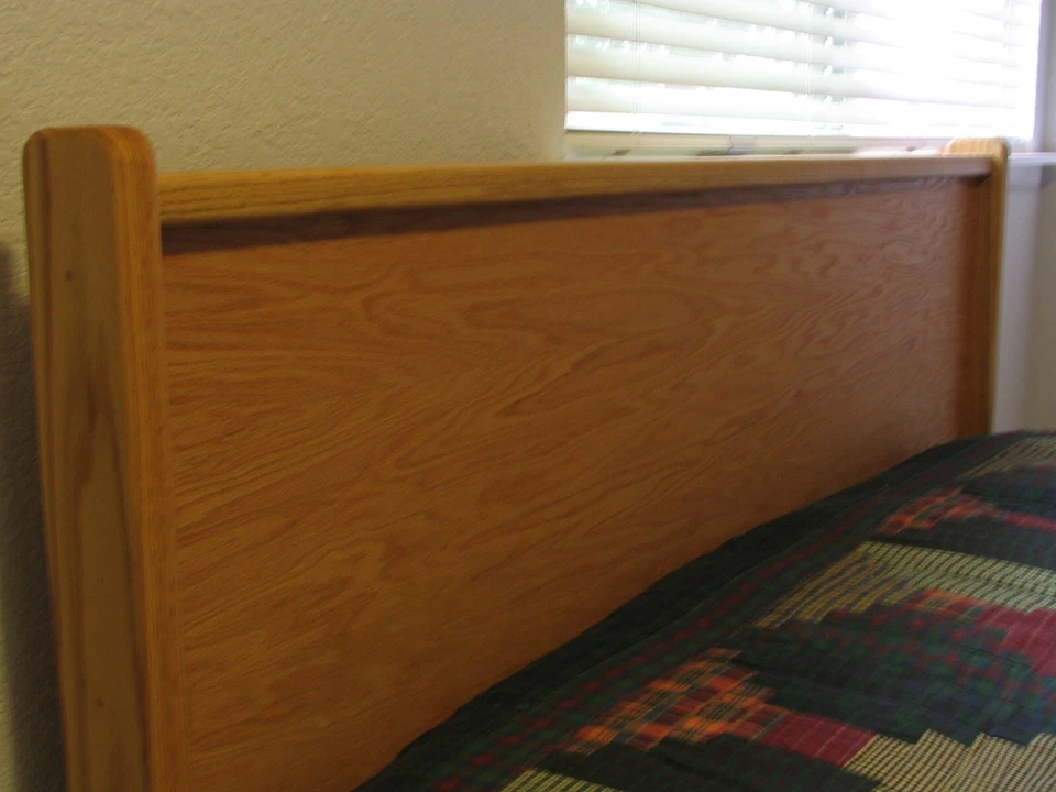 Cabecero Queen Size Madera de Roble Montado en la Pared Escandinavo. Acabado al aceite. Estilo trineo Foto 4 de 4
