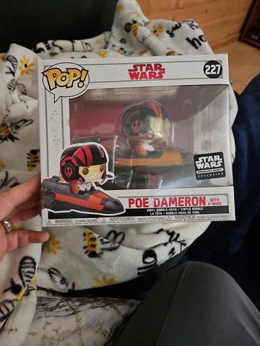 Pop 227 Smugglers BountyPoe Dameron With X-wing