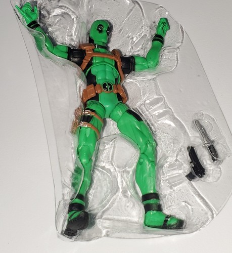 Marvel Legends Series MARVEL'S SOLO 3.75" Figure Deadpool Rainbow Green - Picture 4 of 9