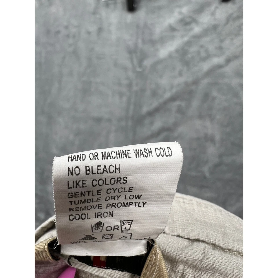 Woolrich Women’s Cream Khaki Casual Bermuda Cargo Shorts Size Small - Image 3 of 4