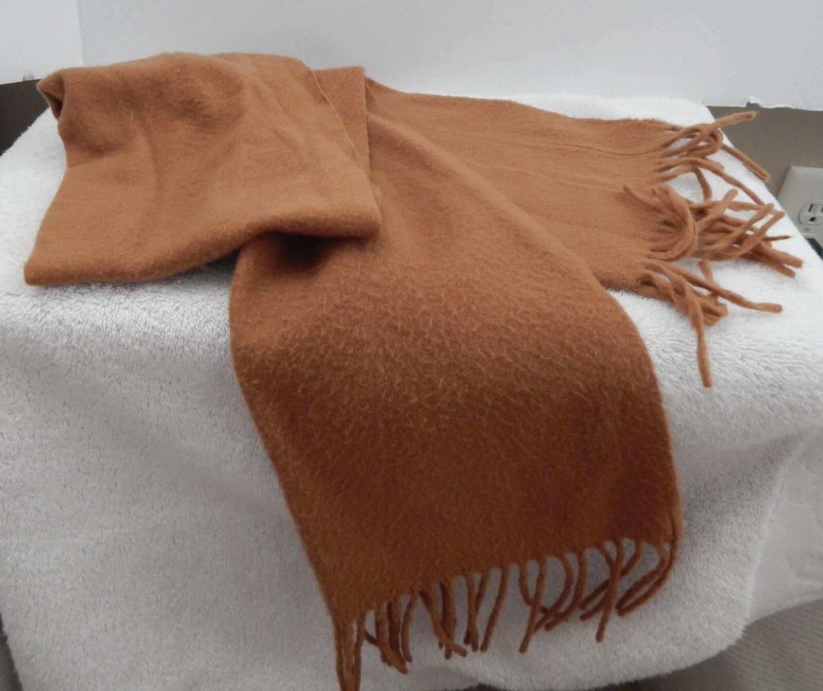 Foulard vintage Christian Dior faux cachemire col cashmaire marron clair avec frange